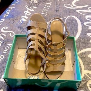 This pair of heel sanders; wore a few times In good condition; size 8.5 wide.